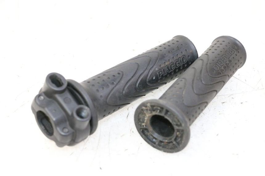 photo de MANOPOLE DELL'ACCELERATORE PIAGGIO MP3 500 (2011 - 2015) - Zoom sullo stato d'uso