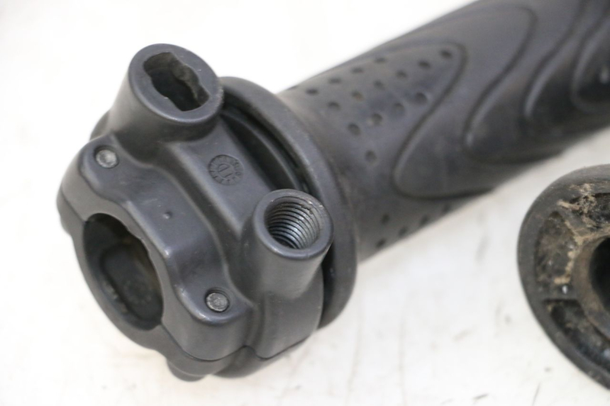 photo de MANOPOLE DELL'ACCELERATORE PIAGGIO MP3 500 (2011 - 2015) - Altra angolazione