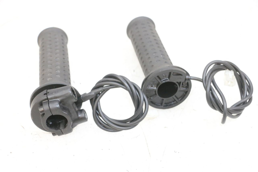 photo de ACCELERATORE PIAGGIO MP3 500 (2016 - 2018) - Dettagli dei punti di fissaggio