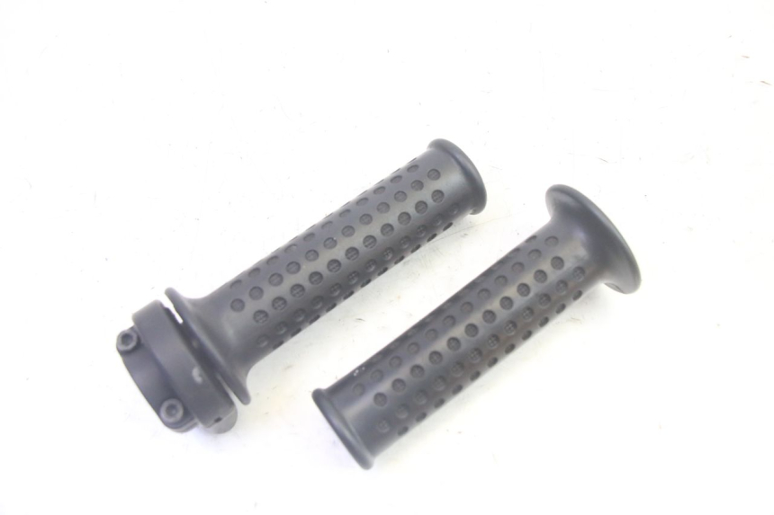 photo de MANOPOLE DELL'ACCELERATORE PIAGGIO MP3 RL 250 (2006 - 2010) - Vista principale