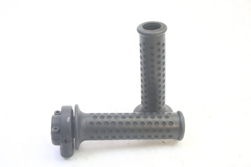 photo de MANOPOLE DELL'ACCELERATORE PIAGGIO MP3 RL 250 (2006 - 2010) - Altra angolazione