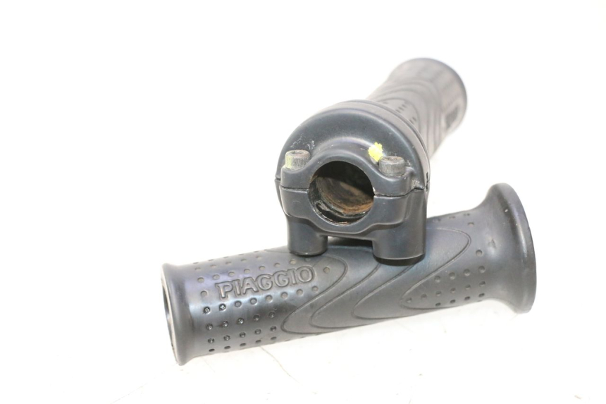 photo de MANOPOLE DELL'ACCELERATORE PIAGGIO MP3 500 (2011 - 2015) - Zoom sullo stato d'uso