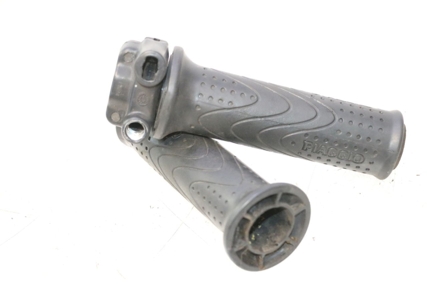 photo de MANOPOLE DELL'ACCELERATORE PIAGGIO MP3 500 (2011 - 2015) - Altra angolazione