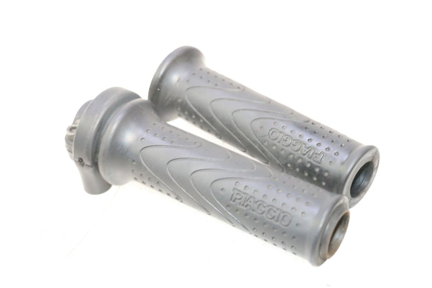 photo de MANOPOLE DELL'ACCELERATORE PIAGGIO MP3 500 (2011 - 2015) - Dettagli dei punti di fissaggio