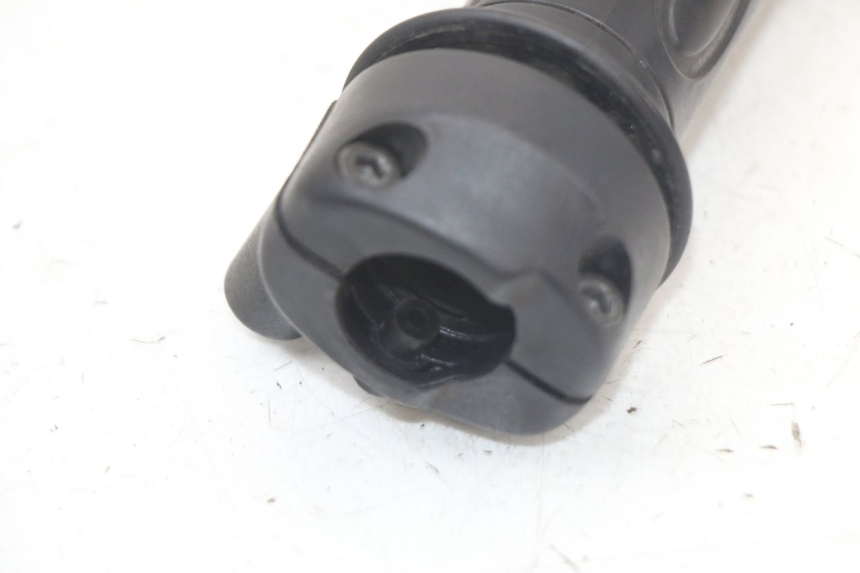 photo de Manopola dell'acceleratore YAMAHA NEO'S NEOS 2T 50 (2007 - 2017) - Zoom sullo stato d'uso
