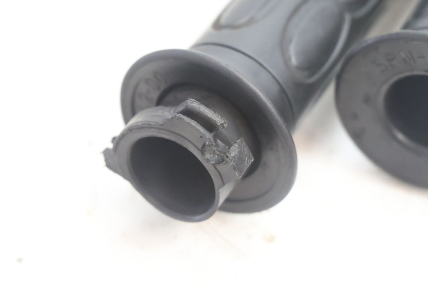 photo de ACCELERATORE YAMAHA NEO'S NEOS 2T 50 (1998 - 2007) - Zoom sullo stato d'uso