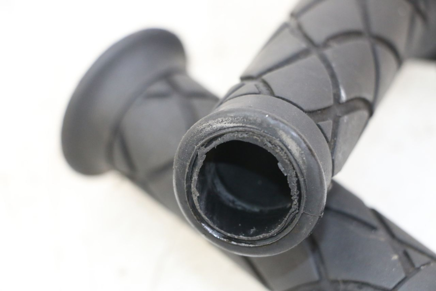 photo de Manopola dell'acceleratore YAMAHA NEOS NEO'S 4T 50 (2008 - 2016) - Altra angolazione