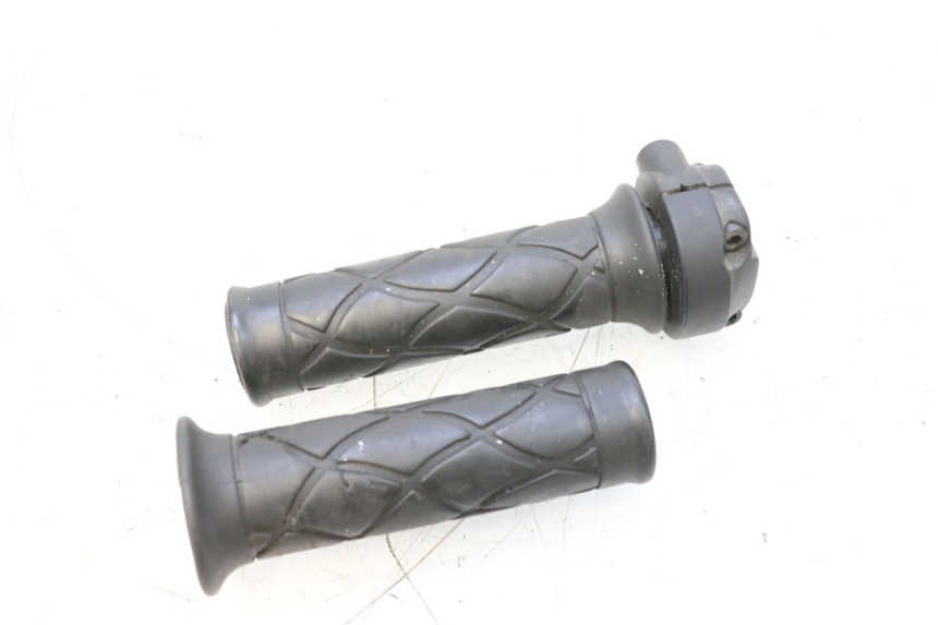 photo de Manopola dell'acceleratore YAMAHA NEOS NEO'S 4T 50 (2008 - 2016) - Primo piano tecnico