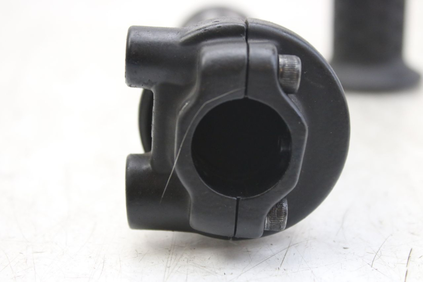 photo de MANOPOLE DELL'ACCELERATORE PIAGGIO NEW TYPHOON 50 (2018 - 2021) - Zoom sullo stato d'uso