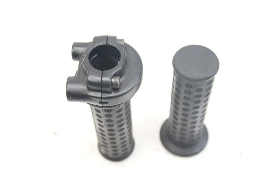 photo de MANOPOLE DELL'ACCELERATORE PIAGGIO NEW TYPHOON 50 (2018 - 2021) - Altra angolazione