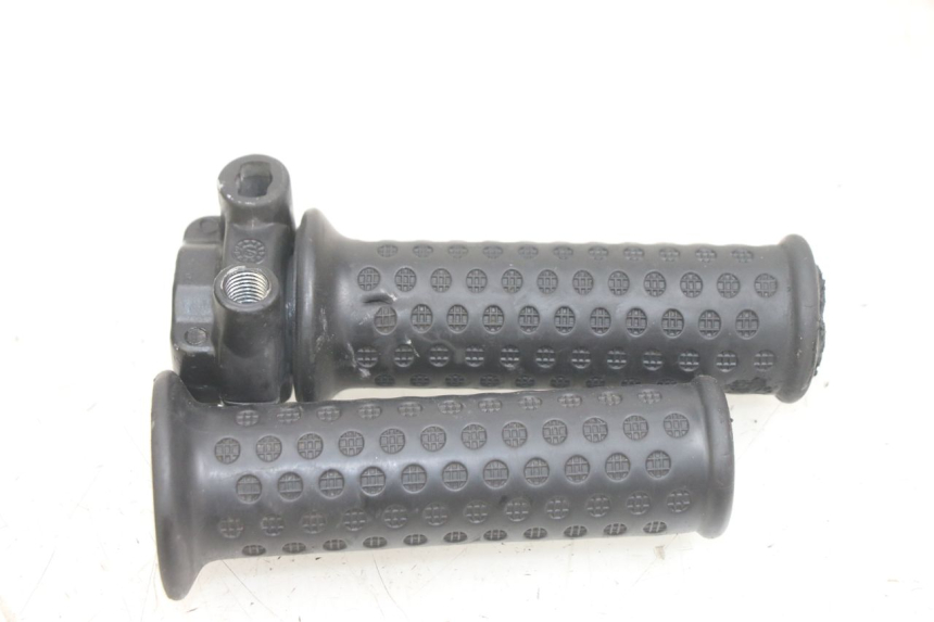 photo de MANOPOLE DELL'ACCELERATORE PIAGGIO NEW TYPHOON 50 (2018 - 2021) - Zoom sullo stato d'uso