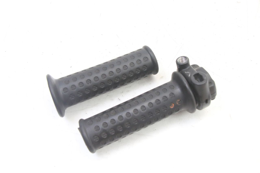 photo de MANOPOLE DELL'ACCELERATORE PIAGGIO NEW TYPHOON 50 (2018 - 2021) - Altra angolazione