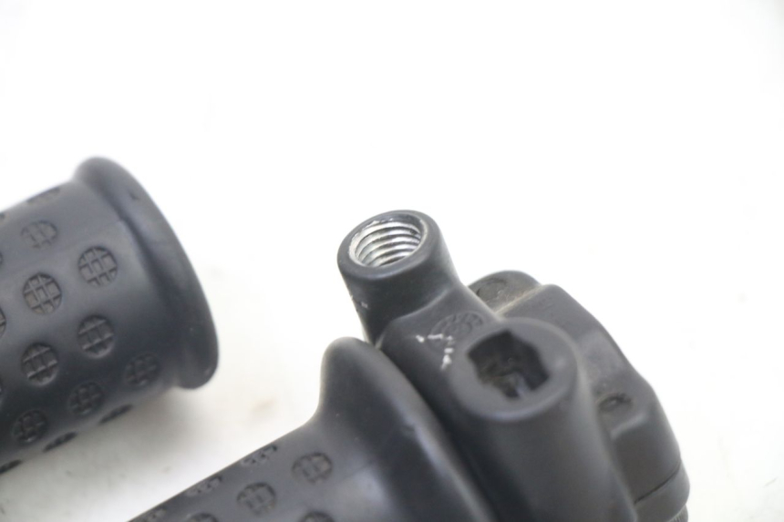 photo de MANOPOLE DELL'ACCELERATORE PIAGGIO NEW TYPHOON 50 (2018 - 2021) - Primo piano tecnico