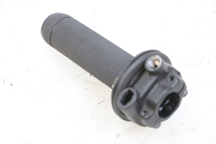 photo de MANOPOLE DELL'ACCELERATORE PIAGGIO NEW TYPHOON 50 (2018 - 2021) - Altra angolazione