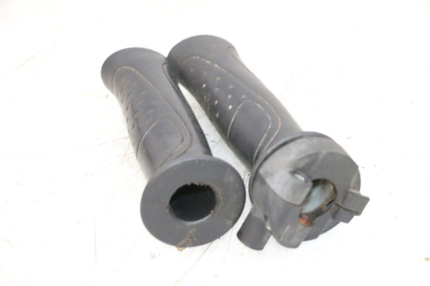 photo de MANOPOLE DELL'ACCELERATORE SYM ORBIT 2 4T 50 (2008 - 2017) - Primo piano tecnico