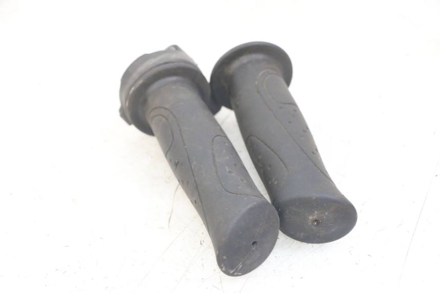 photo de MANOPOLE DELL'ACCELERATORE SYM ORBIT III 3 4T 50 (2018 - 2021) - Zoom sullo stato d'uso