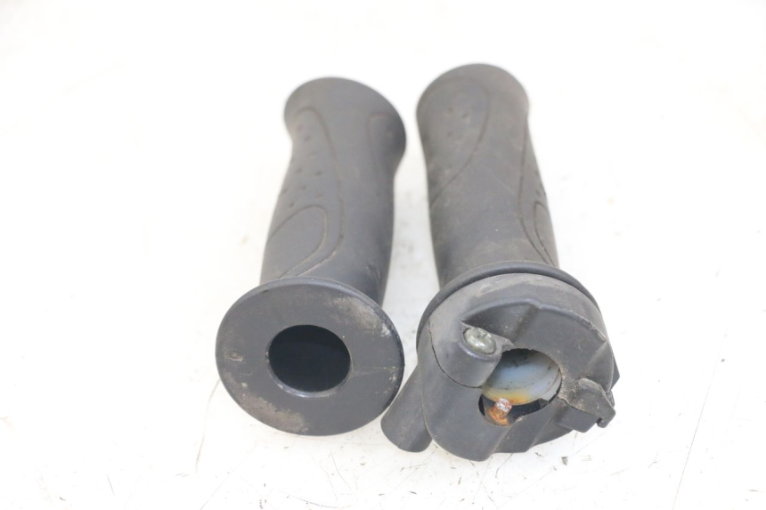 photo de MANOPOLE DELL'ACCELERATORE SYM ORBIT III 3 4T 50 (2018 - 2021) - Altra angolazione