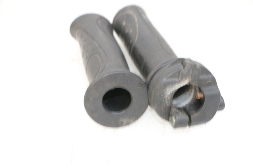 photo de MANOPOLE DELL'ACCELERATORE SYM ORBIT III 3 4T 50 (2018 - 2021) - Stato della superficie e materiale