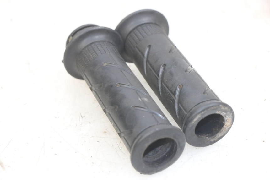 photo de MANOPOLE DELL'ACCELERATORE HONDA PCX (JF28) 125 (2009 - 2011) - Zoom sullo stato d'uso