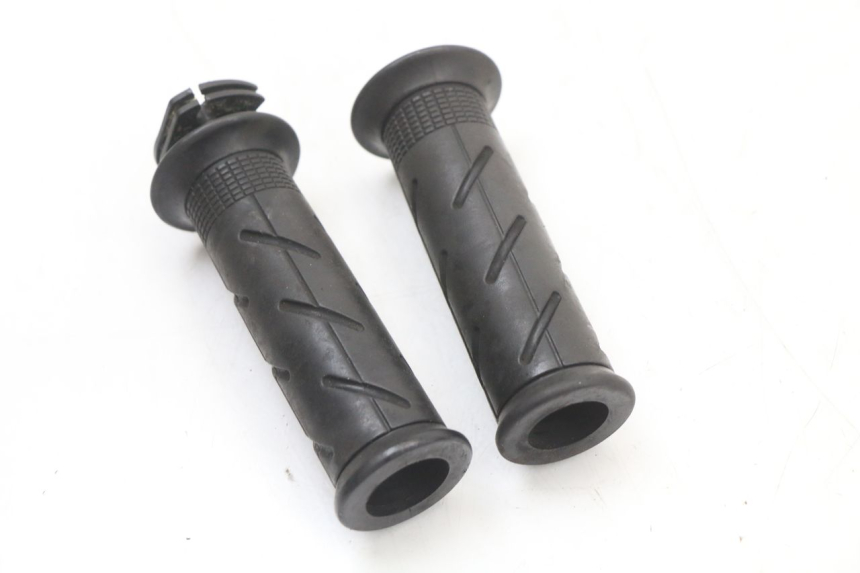 photo de MANOPOLE DELL'ACCELERATORE HONDA PCX (JF28) 125 (2009 - 2011) - Zoom sullo stato d'uso