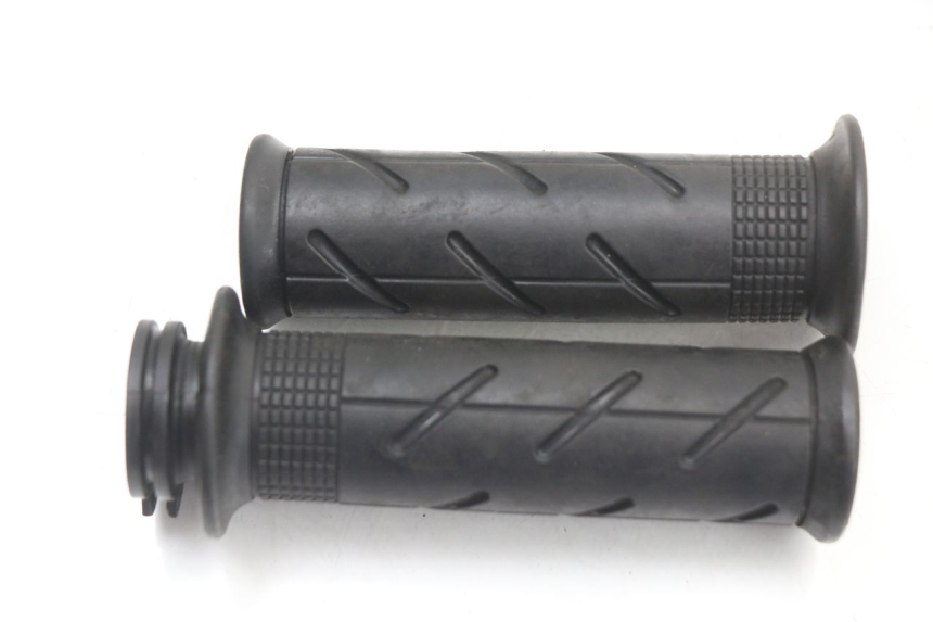 photo de MANOPOLE DELL'ACCELERATORE HONDA PCX (JF28) 125 (2009 - 2011) - Dettagli dei punti di fissaggio