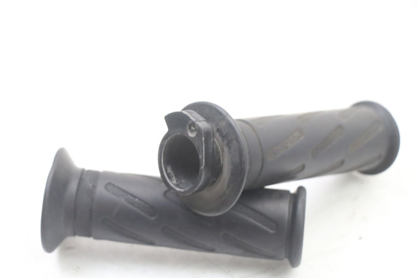 photo de Manopola dell'acceleratore PEUGEOT KISBEE 4T 50 (2018 - 2022) - Altra angolazione