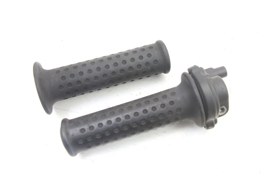 photo de MANOPOLE DELL'ACCELERATORE PIAGGIO VESPA GRANTURISMO 125 (2003 - 2007) - Altra angolazione