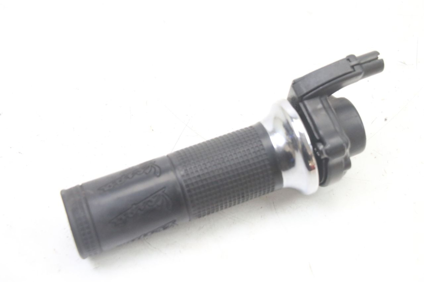 photo de MANOPOLE DELL'ACCELERATORE PIAGGIO VESPA LX 2T 50 (2005 - 2013) - Zoom sullo stato d'uso