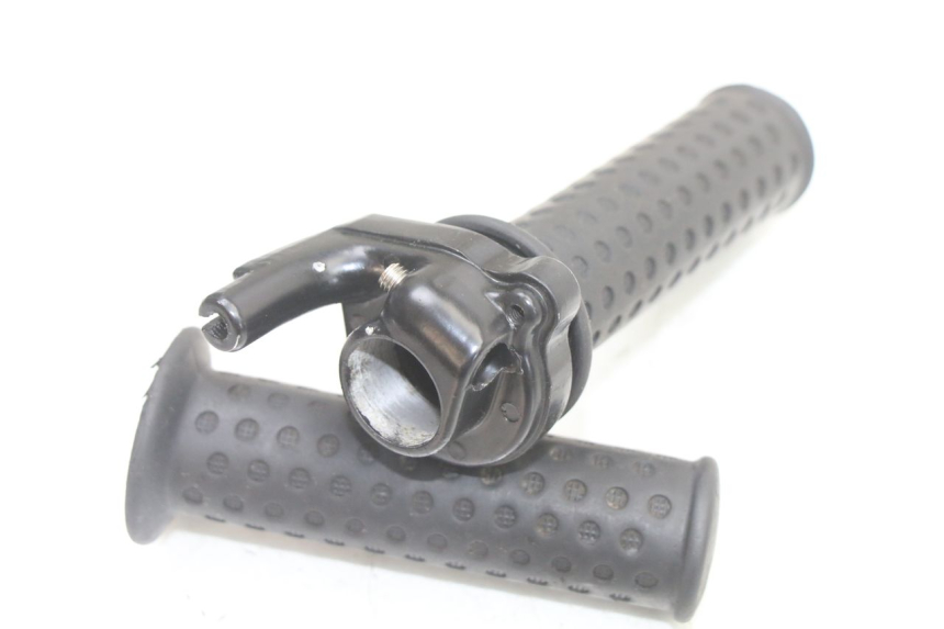 photo de MANOPOLE DELL'ACCELERATORE PIAGGIO ZIP 2T 50 (2009 - 2019) - Zoom sullo stato d'uso