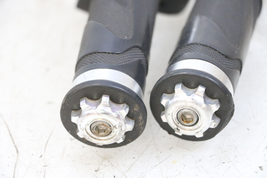 photo de ACCELERATORE EFUN PUSA 1 - Stato della superficie e materiale