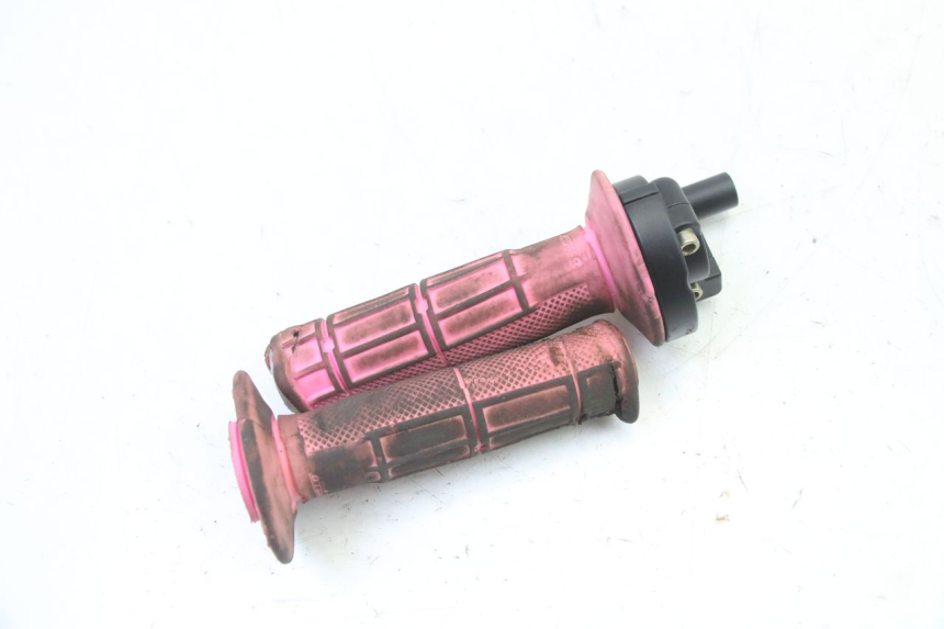 photo de MANOPOLE DELL'ACCELERATORE APOLLO RFZ 150 - Stato della superficie e materiale