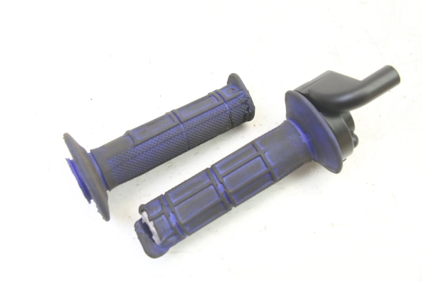 photo de MANOPOLE DELL'ACCELERATORE APOLLO RFZ 125 - Dettagli dei punti di fissaggio