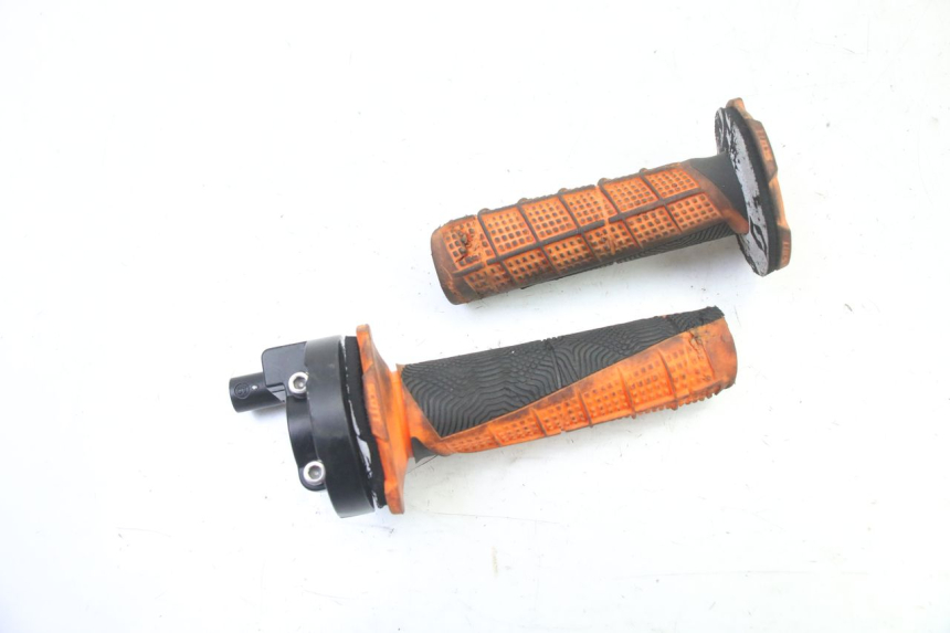 photo de MANOPOLE DELL'ACCELERATORE APOLLO RFZ 125 - Vista principale