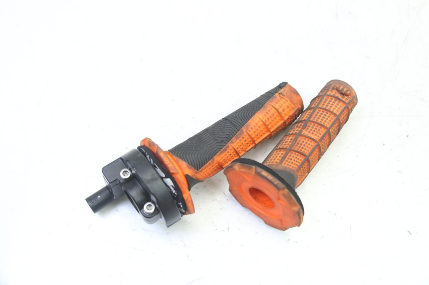 photo de MANOPOLE DELL'ACCELERATORE APOLLO RFZ 125 - Zoom sullo stato d'uso