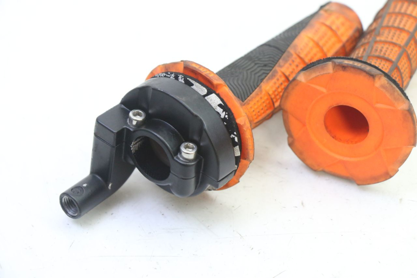 photo de MANOPOLE DELL'ACCELERATORE APOLLO RFZ 125 - Altra angolazione