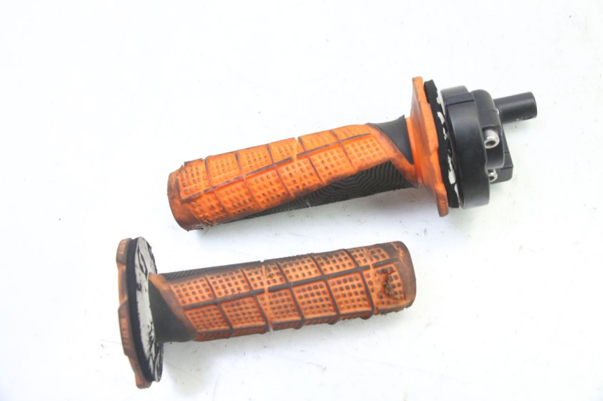 photo de MANOPOLE DELL'ACCELERATORE APOLLO RFZ 125 - Primo piano tecnico