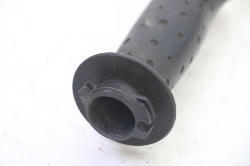 photo de MANIGLIA DELL'ACCELERATORE PGO RODOSHOW 2T 50 (2003 - 2007) - Zoom sullo stato d'uso