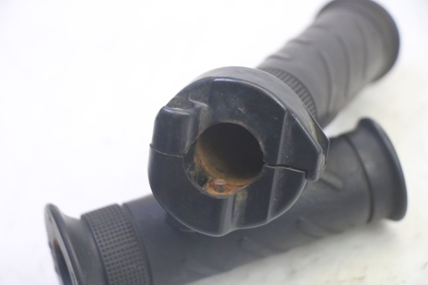 photo de MANIGLIA DELL'ACCELERATORE DAELIM S1 125 (2007 - 2016) - Zoom sullo stato d'uso