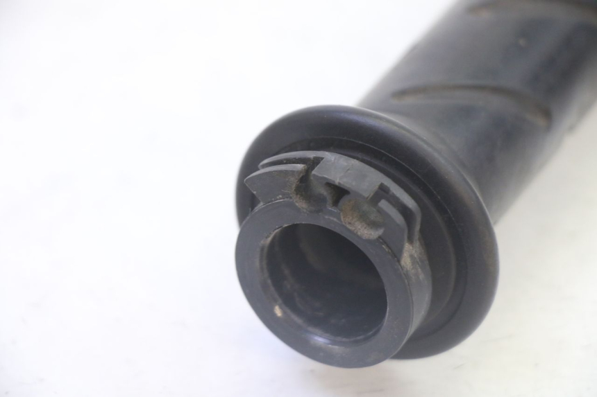 photo de ACCELERATORE PEUGEOT SATELIS 125 (2010 - 2012) - Zoom sullo stato d'uso