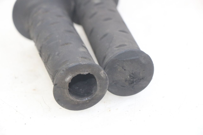 photo de MANOPOLE DELL'ACCELERATORE APRILIA SCARABEO LIGHT 125 (2007 - 2011) - Zoom sullo stato d'uso