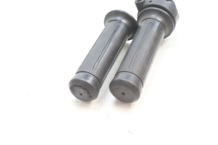 photo de ACCELERATORE HONDA SH 125 (2001 - 2003) - Dettagli dei punti di fissaggio