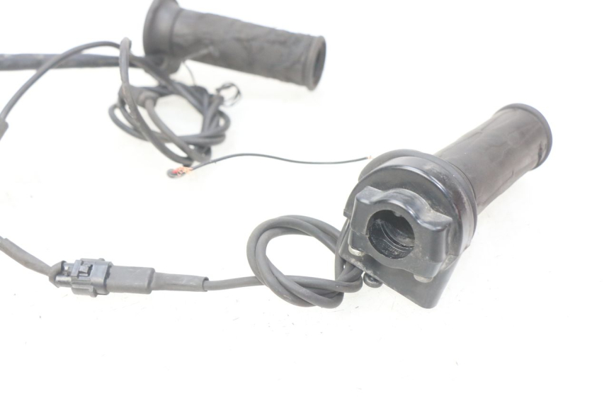 photo de MANOPOLE DELL'ACCELERATORE SUZUKI SIXTEEN 125 (2008 - 2010) - Vista d'insieme del prodotto