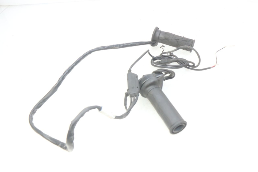 photo de MANOPOLE DELL'ACCELERATORE SUZUKI SIXTEEN 125 (2008 - 2010) - Dettagli dei punti di fissaggio