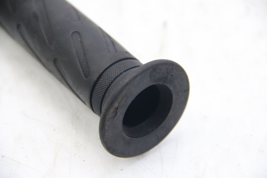 photo de MANOPOLE DELL'ACCELERATORE SUZUKI SIXTEEN 125 (2008 - 2010) - Primo piano tecnico