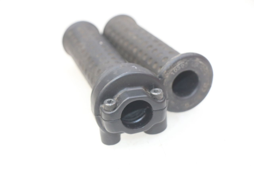 photo de MANOPOLE DELL'ACCELERATORE APRILIA SR 2T 50 (2018 - 2022) - Altra angolazione