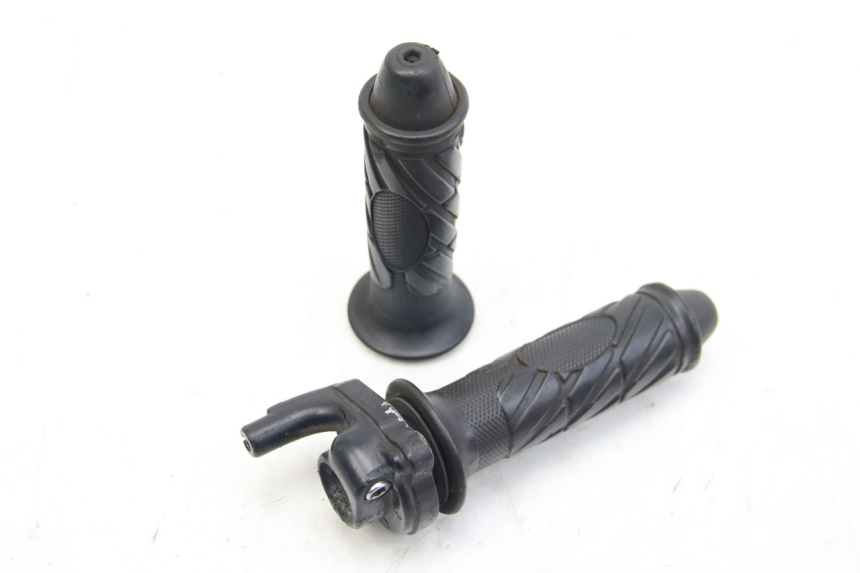 photo de MANOPOLE DELL'ACCELERATORE APRILIA SR 2T 50 (2012 - 2017) - Vista principale