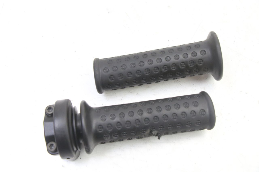 photo de MANOPOLE DELL'ACCELERATORE APRILIA SR 2T 50 (2018 - 2022) - Zoom sullo stato d'uso