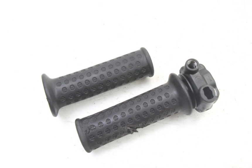 photo de MANOPOLE DELL'ACCELERATORE APRILIA SR 2T 50 (2018 - 2022) - Altra angolazione