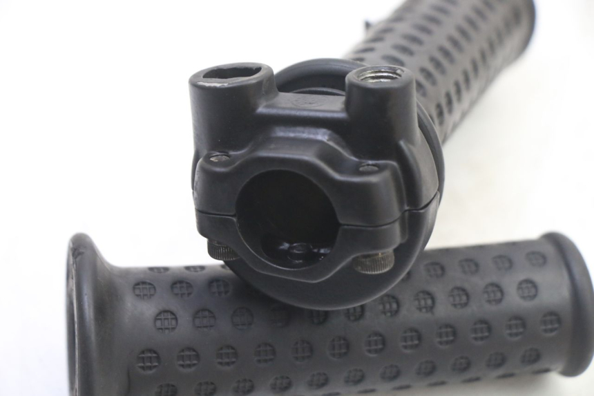 photo de MANOPOLE DELL'ACCELERATORE APRILIA SR 2T 50 (2018 - 2022) - Primo piano tecnico