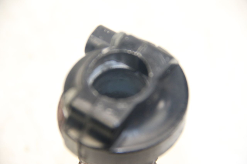 photo de MANOPOLE DELL'ACCELERATORE YAMAHA SR 125 (1982 - 2003) - Primo piano tecnico